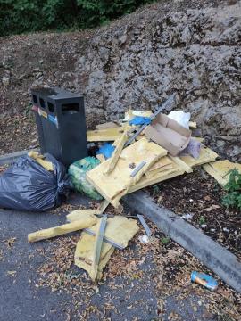 Parkirišče za avtodome, nepravilno odlaganje odpadkov, Vir: Arhiv Občine Sežana